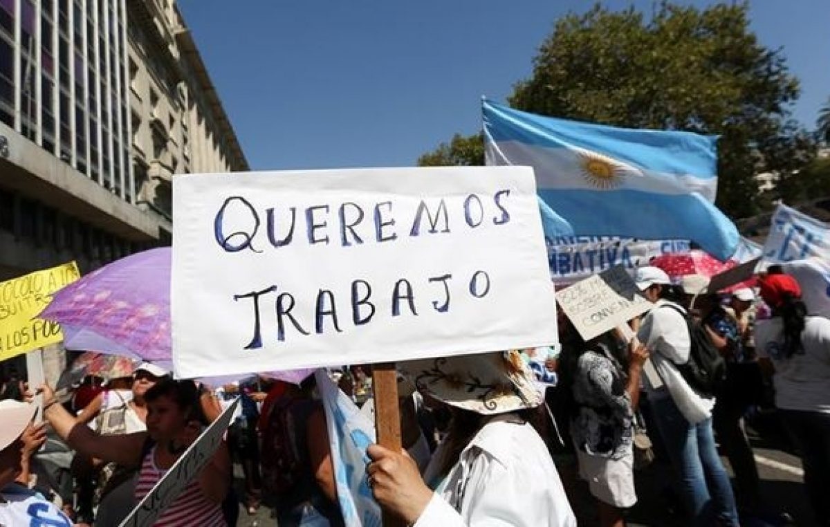 Desocupación al rojo vivo: cada 2 minutos se pierde un empleo en blanco