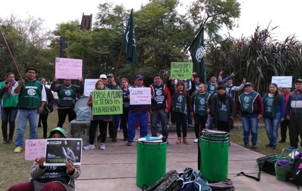 «Urtubey se va dejándonos precarizados»