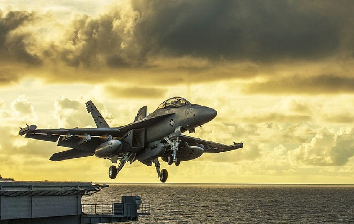 Macri de shopping: quiere gastar 440 millones de dólares en aviones de guerra