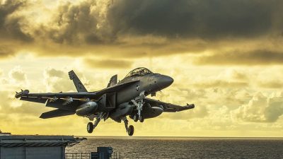 Macri de shopping: quiere gastar 440 millones de dólares en aviones de guerra