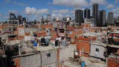 Echar a los pobres, dar a los ricos