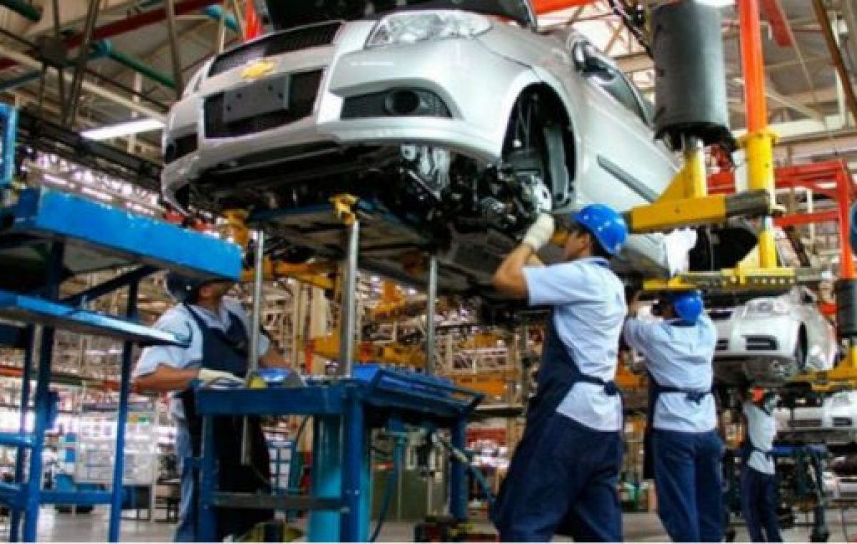 Alvear: La planta de General Motors para por un mes y suspende a 1.550 trabajadores