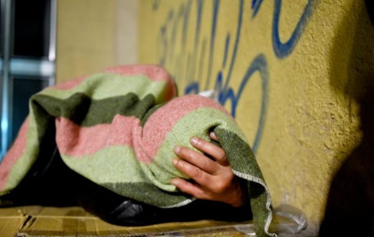 Las personas que duermen en la calle, un problema que impacta en Neuquén