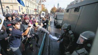 “Piñera deja caer la educación pública”