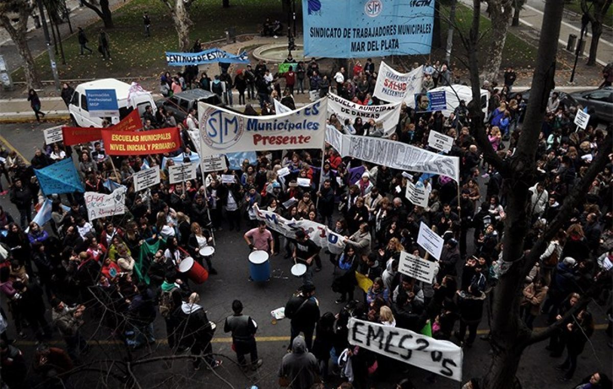 Municipales de Mar del Plata se manifiestan y la Municipalidad queda “aislada”