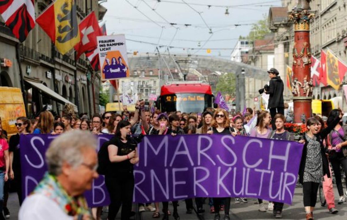 Las suizas fueron masivamente a una huelga para denunciar que tampoco su país es igualitario