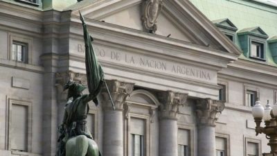El drama de los hipotecados UVA que temen perder sus casas: la cuota subió un 130% y les aumentó la deuda