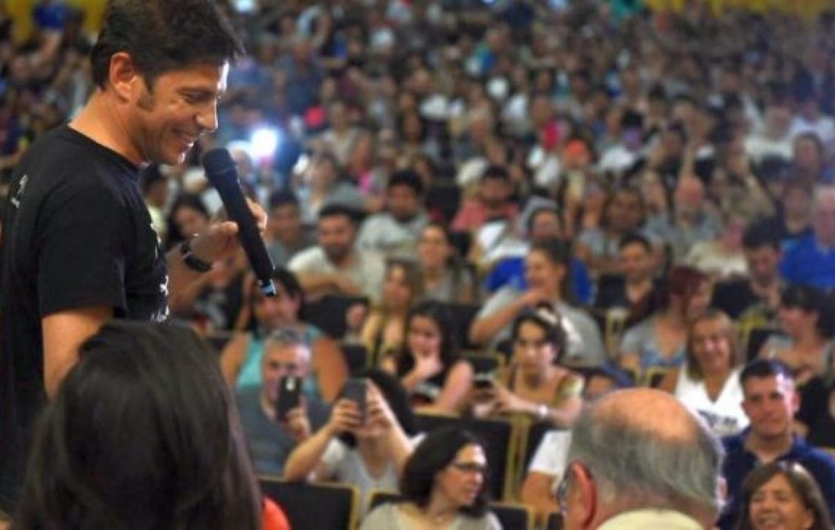 Kicillof prepara una cumbre de intendentes en La Plata para potenciar su campaña