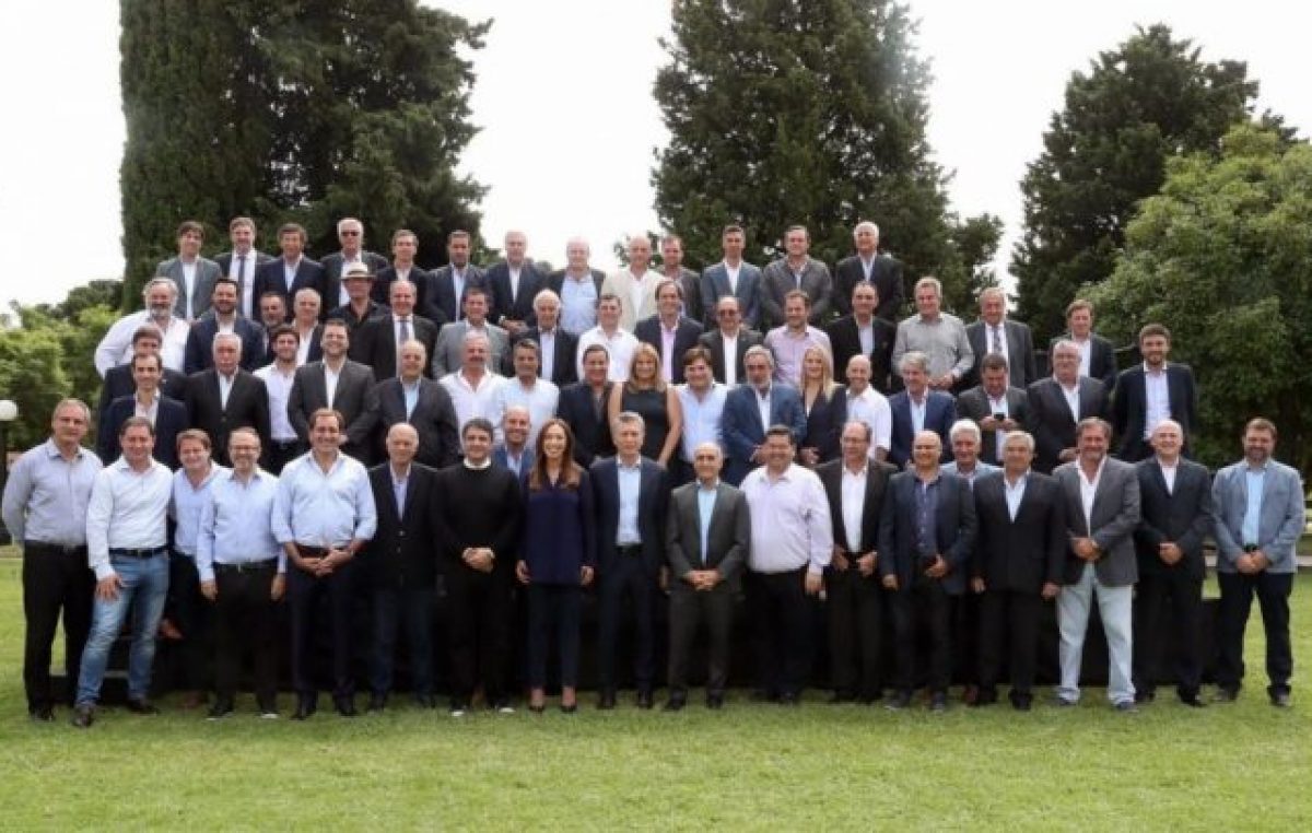 “Boleta doblada”, el truco de los intendentes y candidatos para esconder a Macri