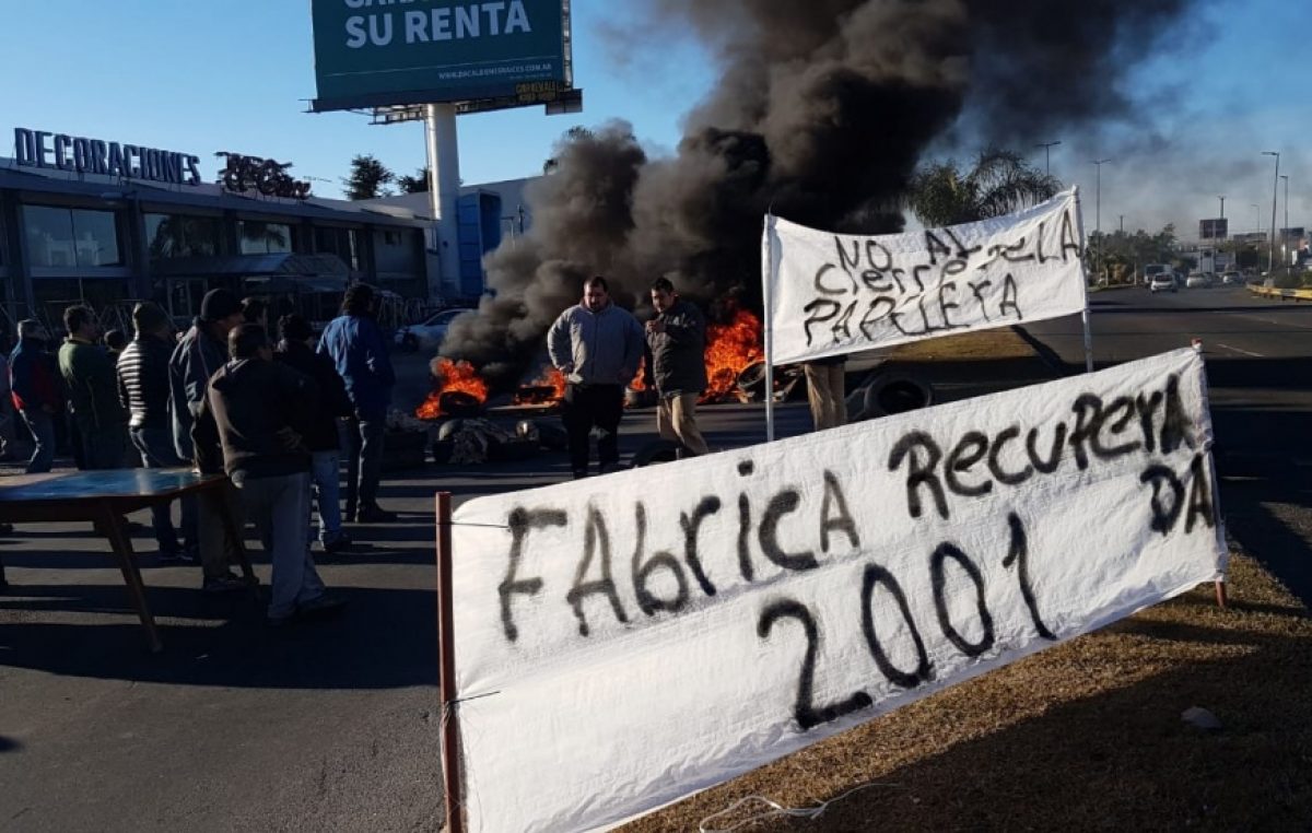 Al borde del cierre: crece el conflicto de la papelera platense asfixiada por una deuda de gas de $8 millones
