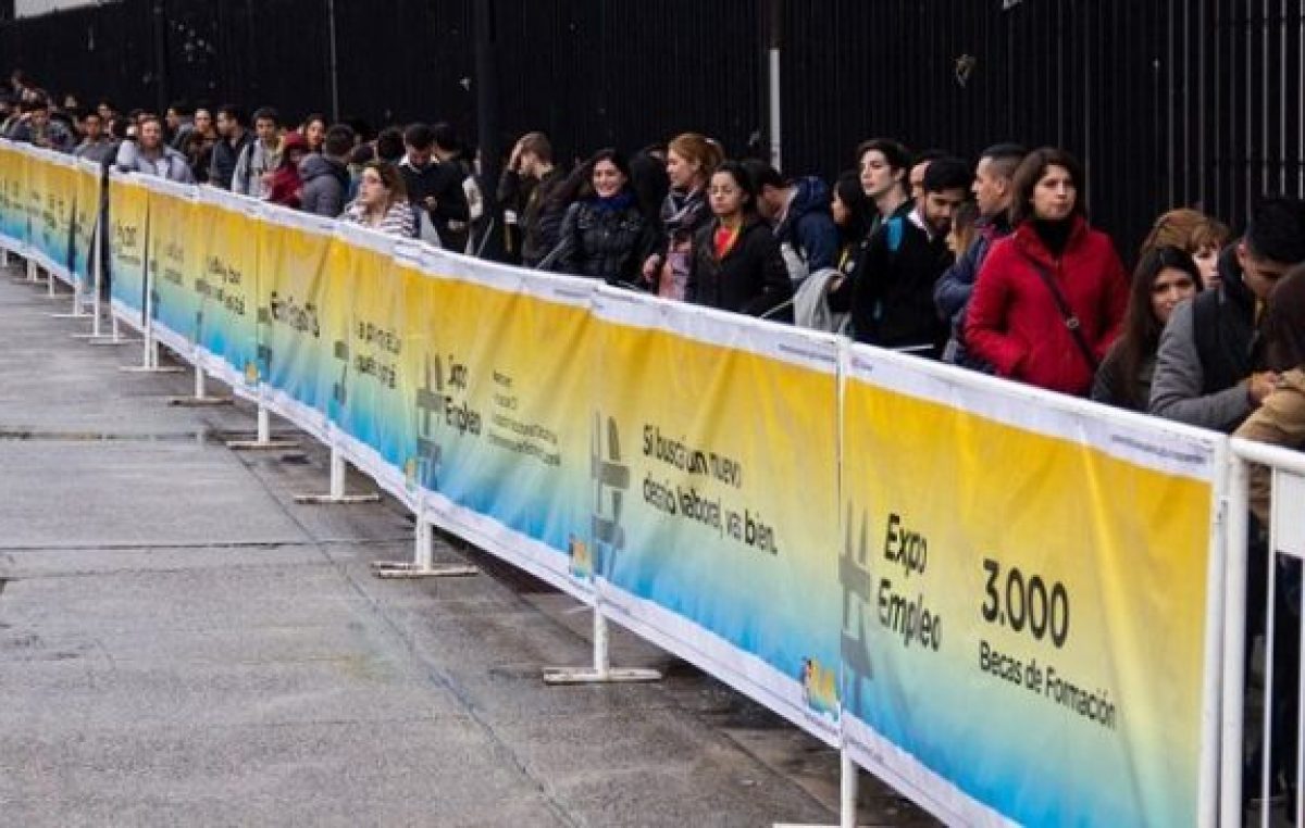 Capitalismo explícito: Expo Empleo, jóvenes acampando y una desocupación de dos dígitos