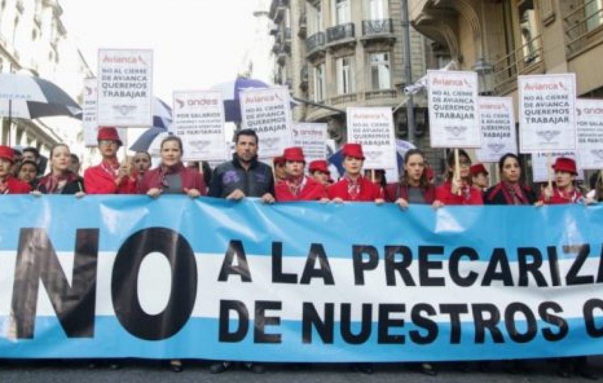 Macrisis: aeronavegantes marcharon en repudio al “vaciamiento de Avianca Argentina”