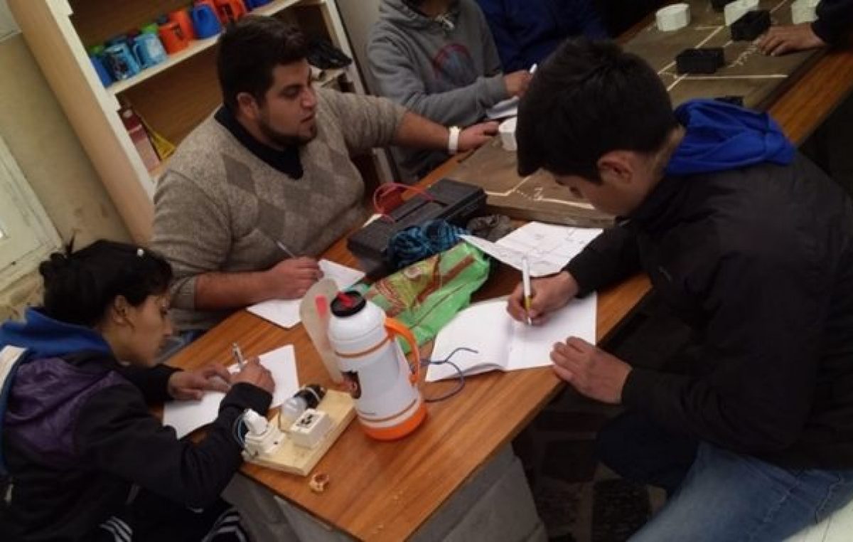 Ante la crisis, dictan talleres de oficios en sectores vulnerables de Río Cuarto