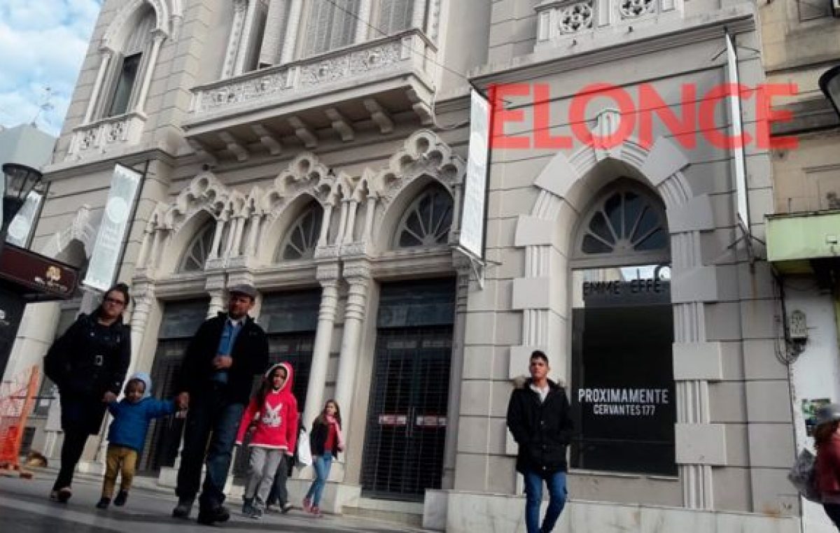 Cerró histórica galería de la peatonal de Paraná tras casi 50 años como paseo comercial