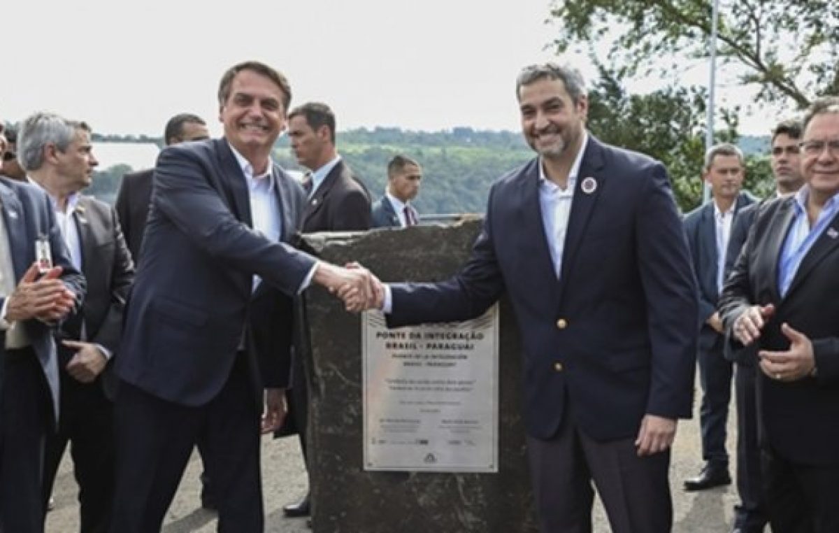 Tambalea el presidente de Paraguay por un acuerdo secreto con Brasil