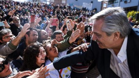A Macri no le alcanza un carajo