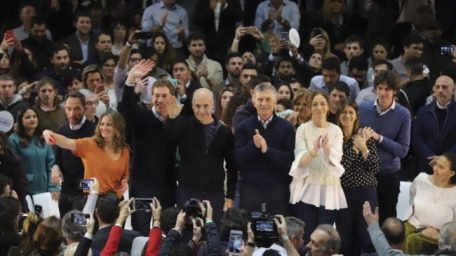 Dividir y fabricar enemigos