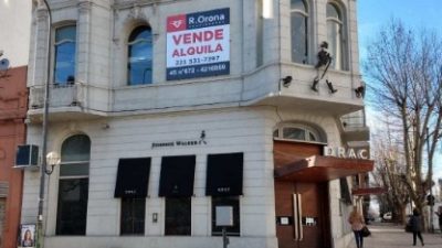 Por la crisis, cerró el bar que se hizo famoso por los 5 pesos de propina de Lilita Carrió
