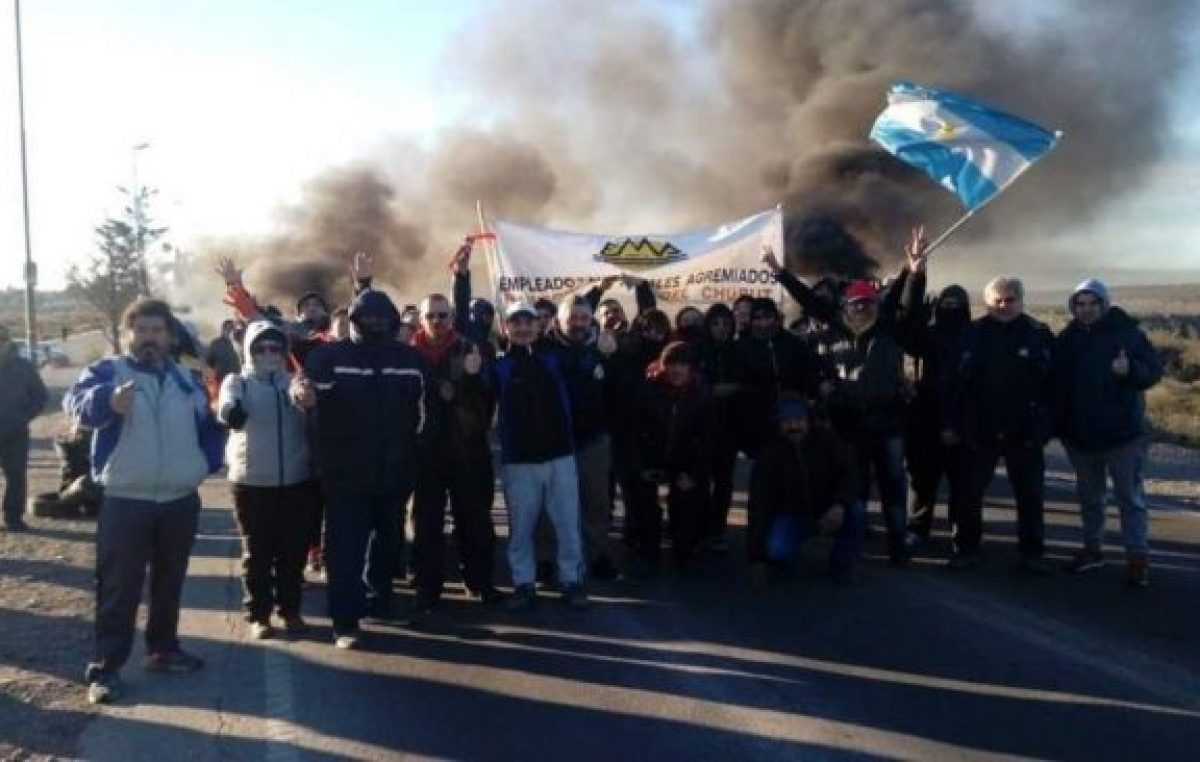Rawson: municipales se manifestaron frente a Legislatura