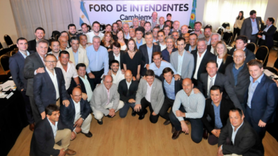 Los intendentes de Cambiemos dejan en offside a Vidal y salen a anunciar medidas económicas