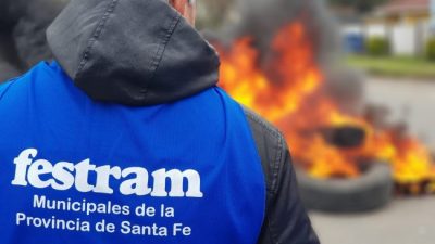 Municipales cortan rutas en varias localidades de la Provincia en reclamo de salarios atrasados