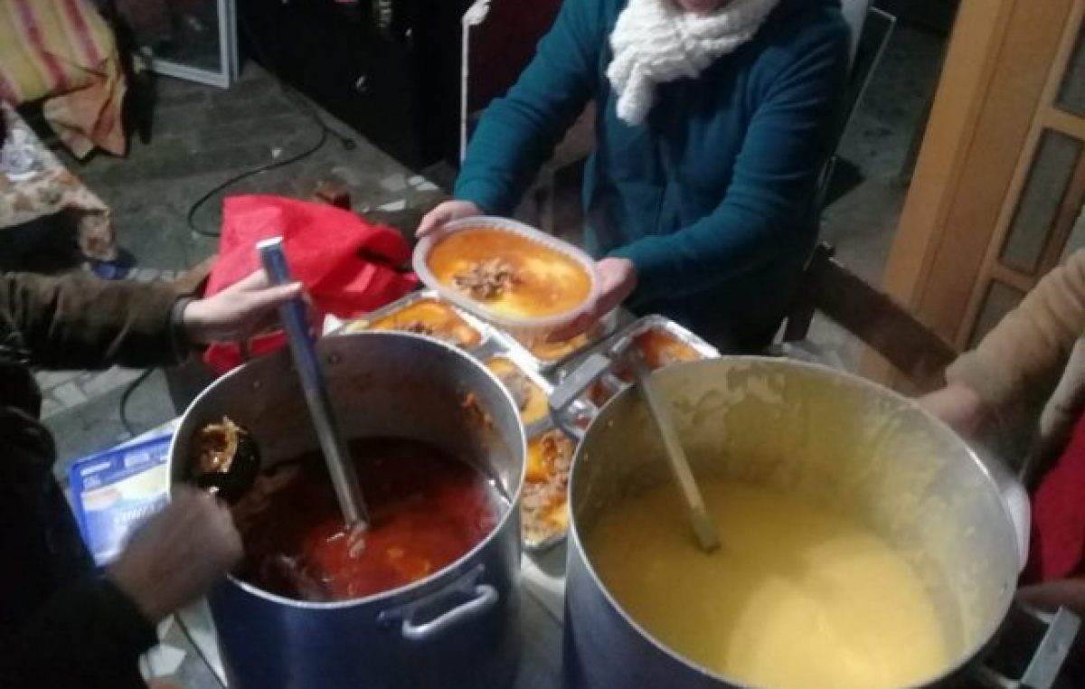 Bariloche: La Olla ambulante continúa alimentando a muchísimas personas en situación de pobreza