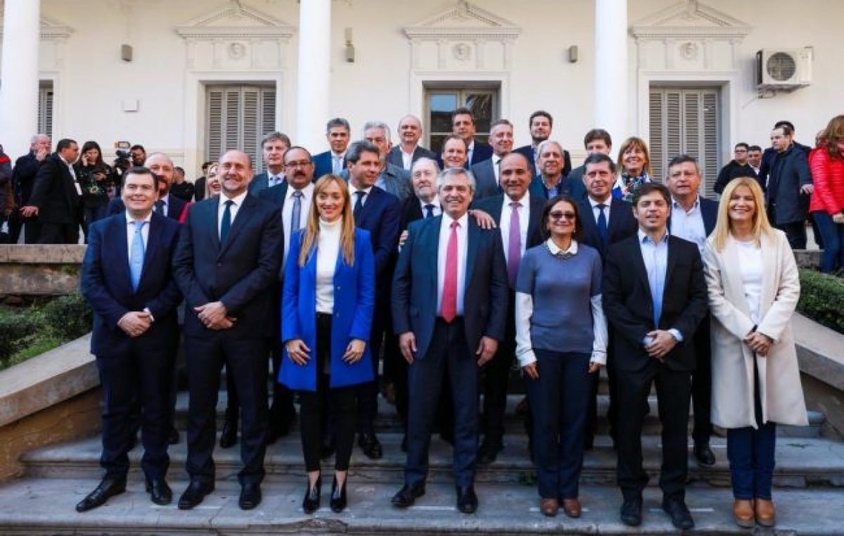 Alberto Fernández firmó un compromiso con 14 gobernadores