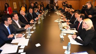 El gobernador de Santa Fe le pidió a los intendentes que se sumen al reclamo de los gobernadores