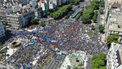Histórica manifestación de los movimientos sociales contra el hambre