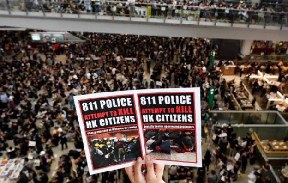 El aeropuerto de Hong Kong canceló todos los vuelos por la protesta