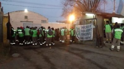 Municipales de Jesús María exigen 40 % de aumento
