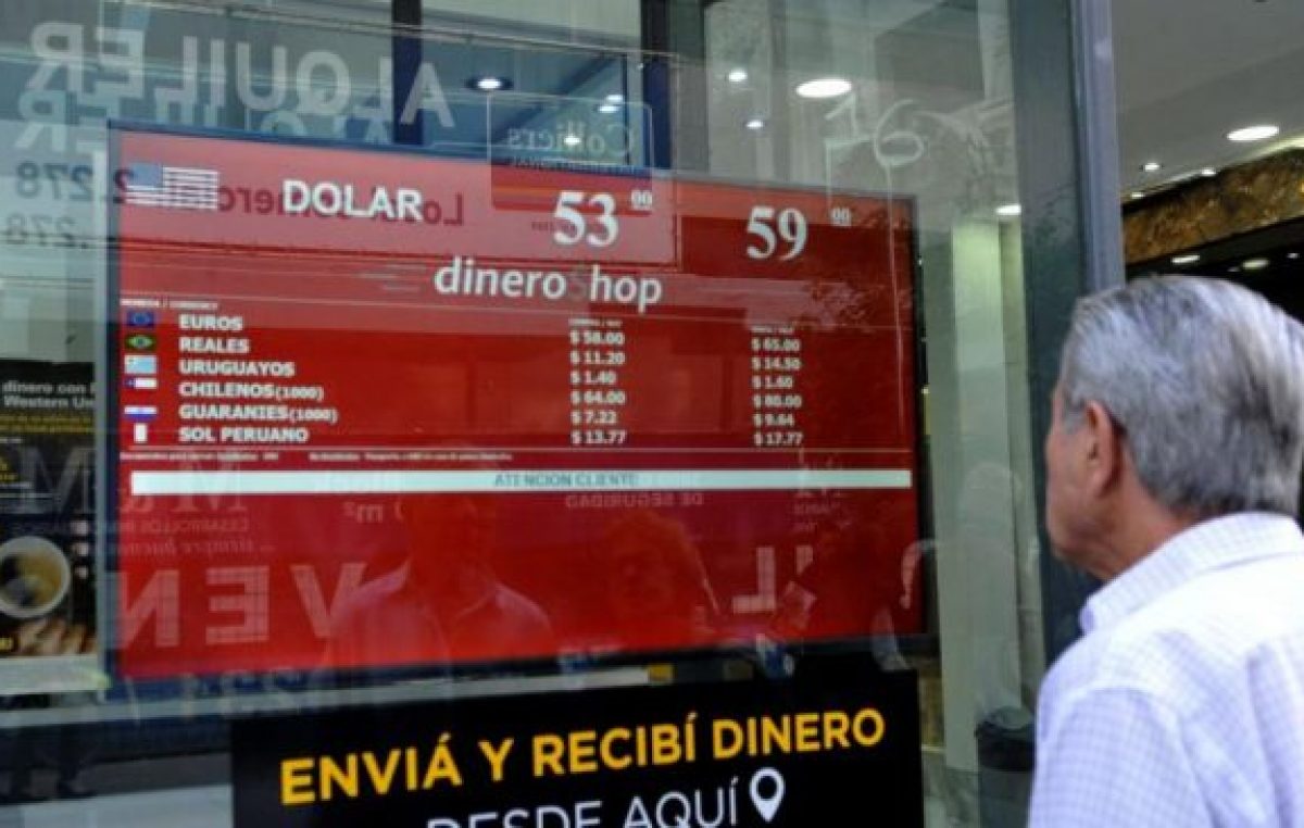 Otro martes negro: dólar y riesgo país en alza mientras que se desplomaron las acciones