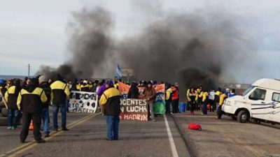 Chubut desde hace meses que no tiene plata para pagar sueldos