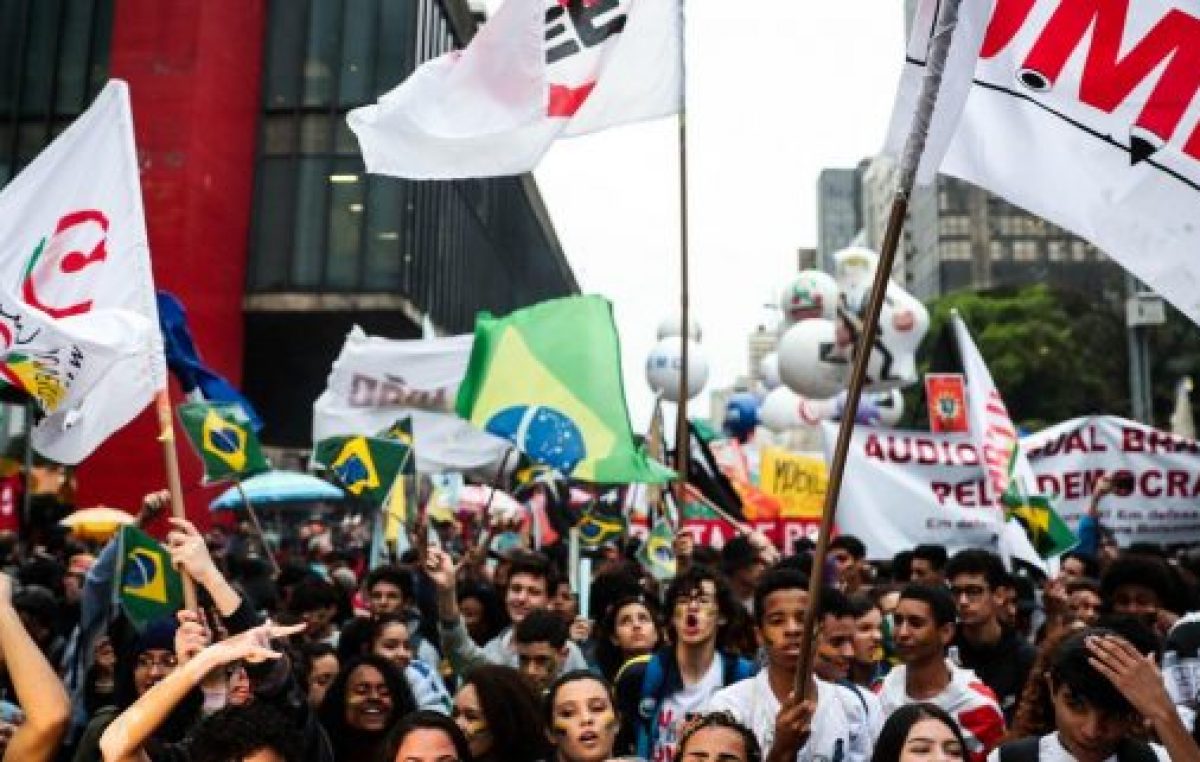 Protestan en todo Brasil contra los recortes de Bolsonaro a la educación