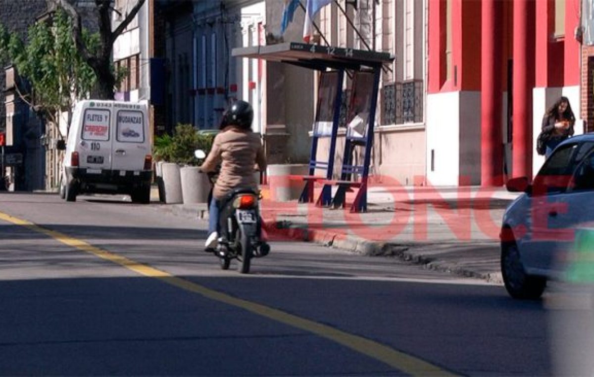 Octavo día sin colectivos en Paraná: Miles de usuarios siguen «a pie»