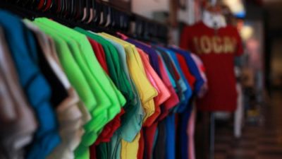 Sigue cayendo la producción de ropa 