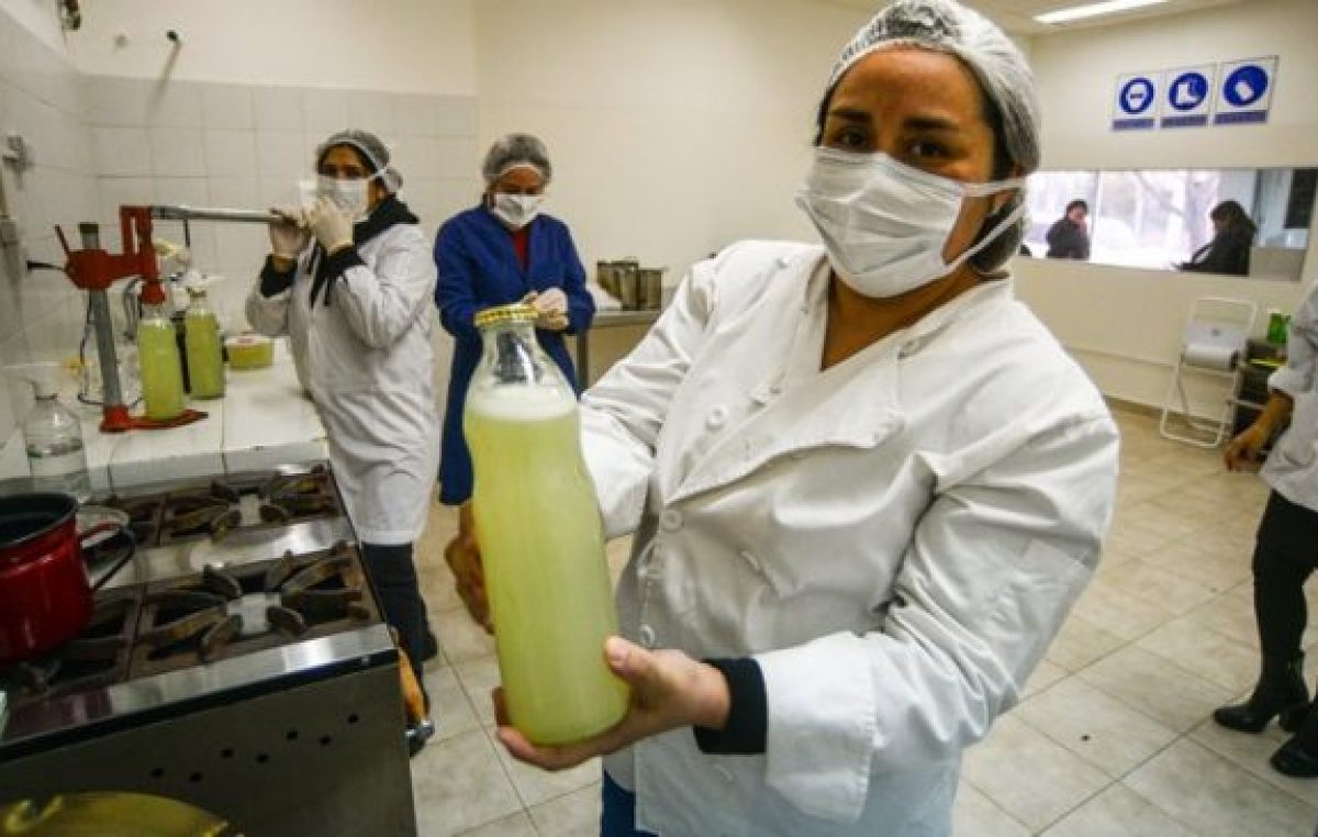 Agricultura urbana, la escuela donde se aprende a cultivar, envasar y producir