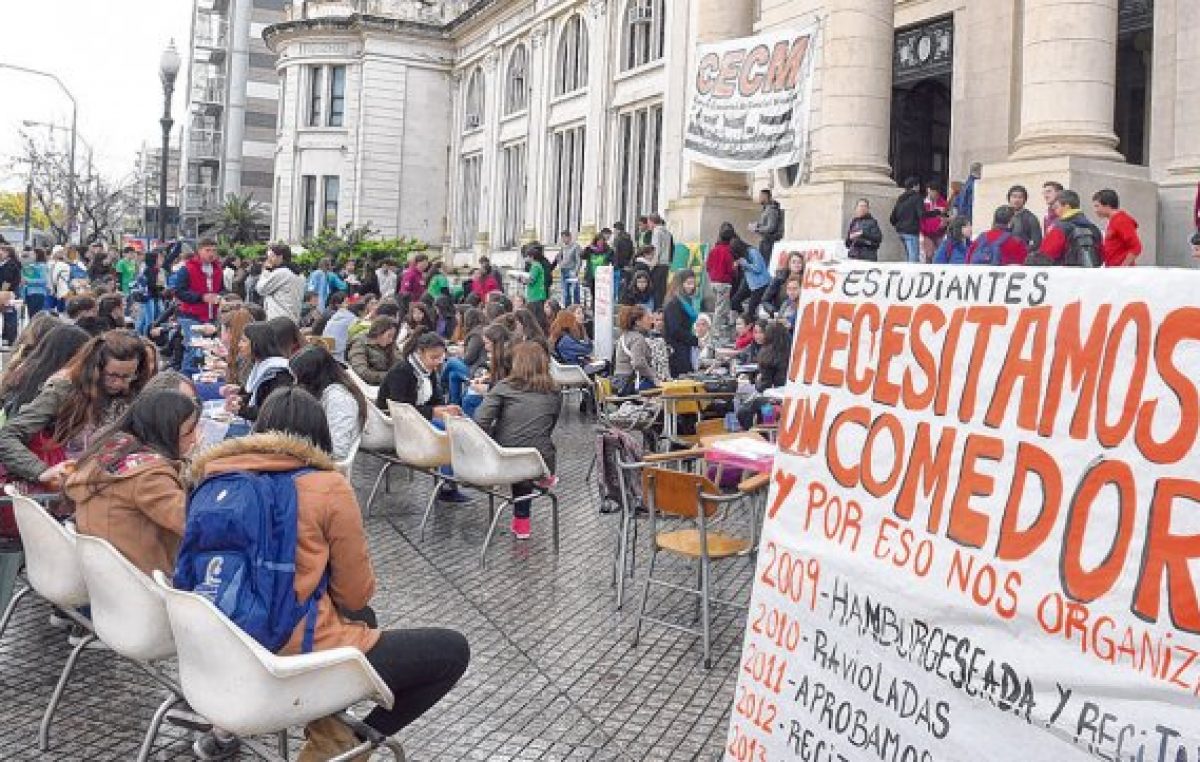 Rosario: Cada vez más estudiantes piden becas para no tener que dejar la universidad