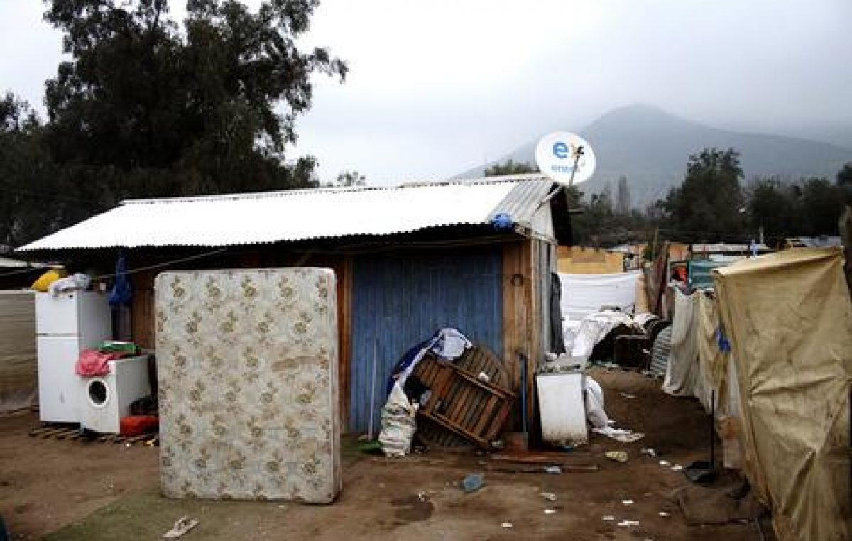 El «milagro» chileno en duda; crecen las villas miserias
