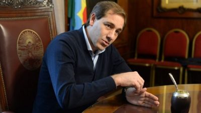 El intendente de La Plata ofreció un aumento salarial y uno bono de $3.000 para los empleados municipales