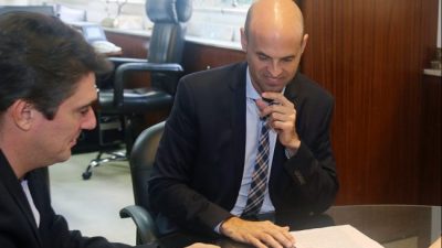 Dos funcionarios clave de Macri, complicados por un fraude de 30 mil millones contra el Estado