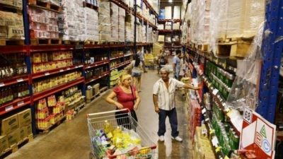 Los precios mayoristas se dispararon un 11,2% en agosto y ya superan el 60% interanual