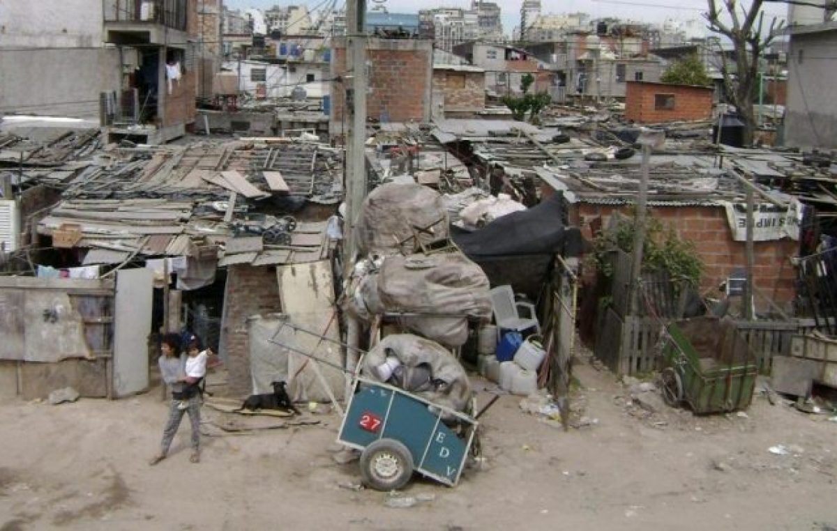 El impacto de la crisis económica se profundiza: el ingreso real del 40% más pobre cayó 16,6% en un año