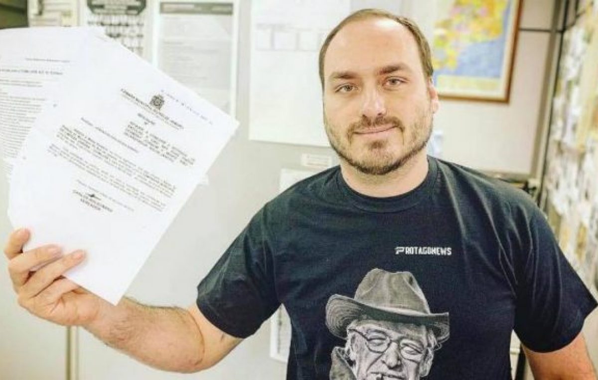 Uno de los hijos de Bolsonaro cuestionó la utilidad de la democracia