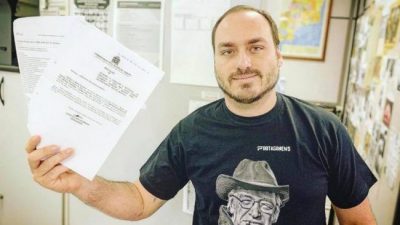Uno de los hijos de Bolsonaro cuestionó la utilidad de la democracia