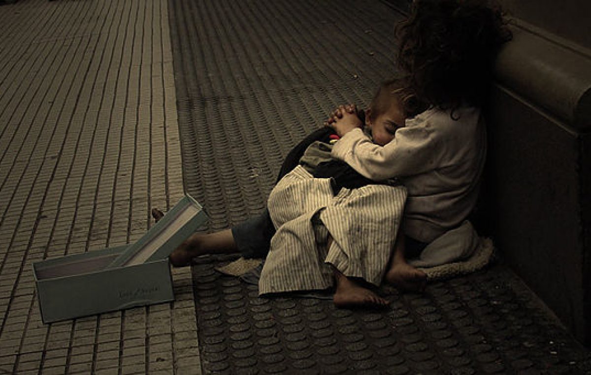 El drama detrás del relato de Vidal: uno de cada 10 niños es indigente