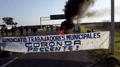 Municipales de Coronda cortaron la autopista en reclamo de sueldos atrasados