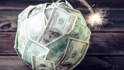 Y finalmente la bomba le explotó a Macri
