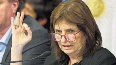 Patricia Bullrich: «Si pasan hambre, tienen los comedores»