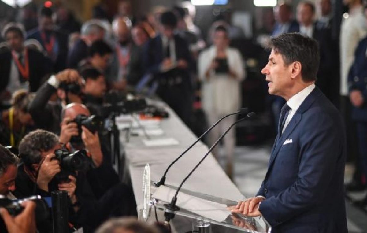 Conte presentó su gabinete en Italia